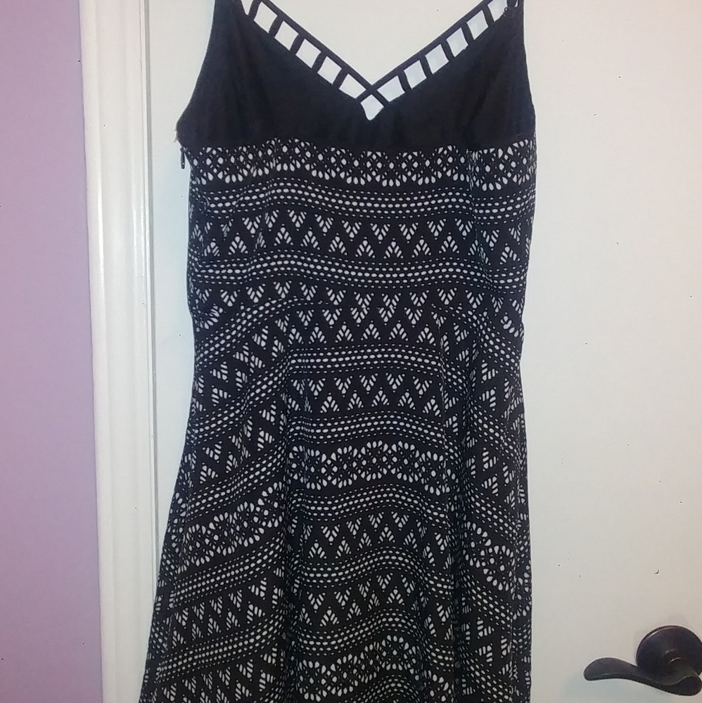 Dress - Picture 3 of 3
